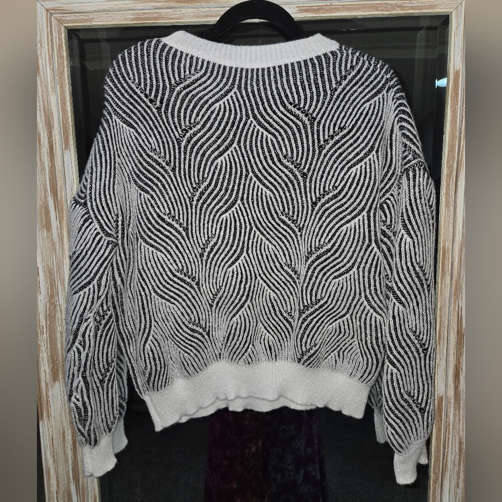 Black and White Patterned Sweater Set - Picture 5 of 5
